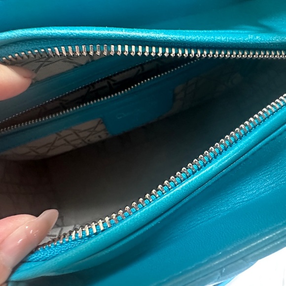 Lady Dior｜Medium Bag in Blue - Picture 7 of 12